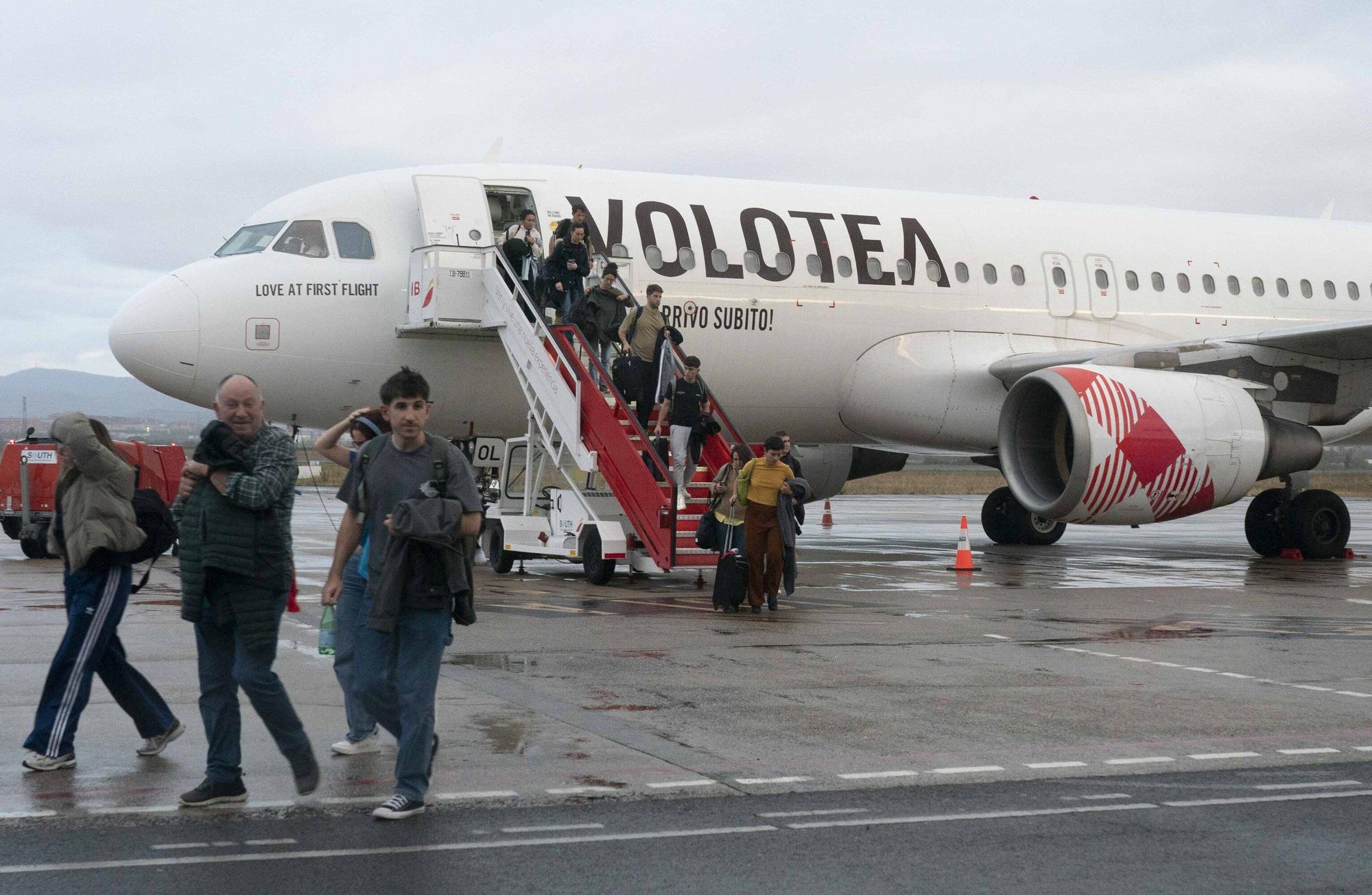 En imágenes: Foronda estrena los vuelos regulares a Barcelona y Madrid