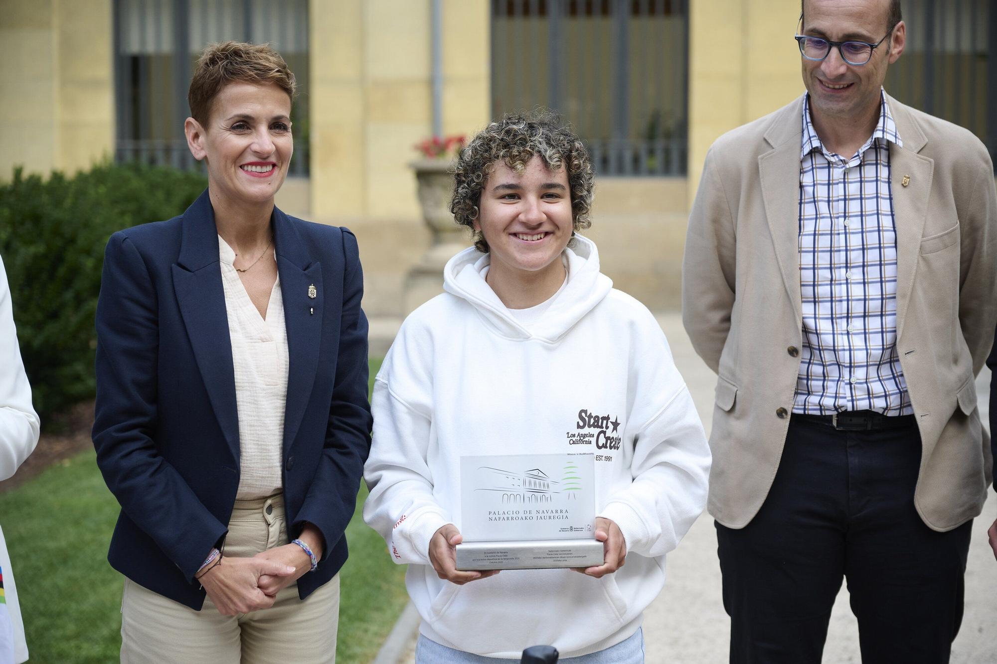 María Chivite recibe a Paula Ostiz en el Palacio de Navarra