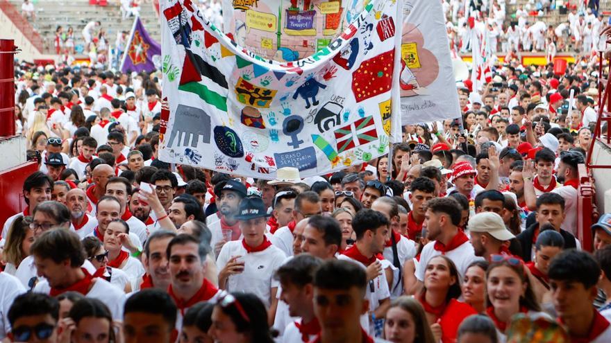 Las peñas destacan el buen ambiente cívico y festivo durante San Fermín