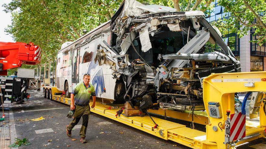 Más de 40 heridos, cinco críticos, al estrellarse un autobús contra un edificio de Lleida
