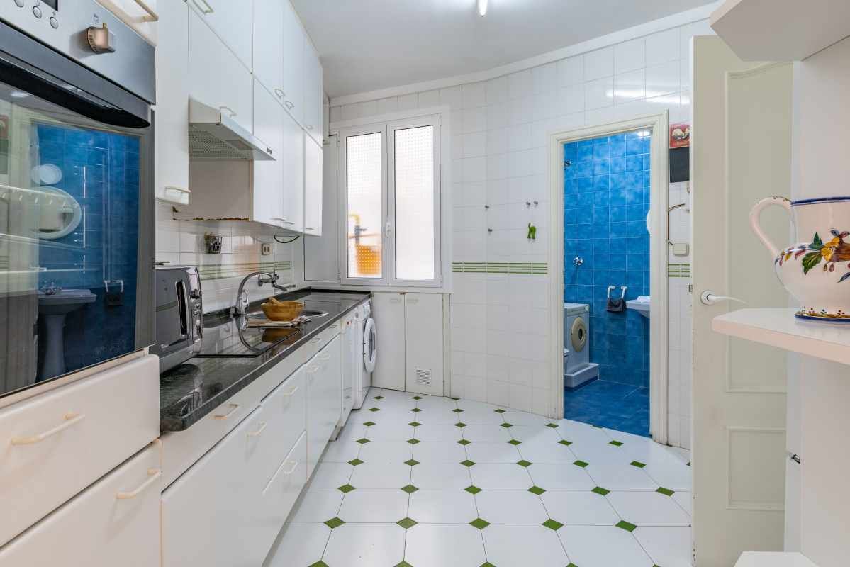 Amplio piso en venta a un paso de la playa de la Zurriol