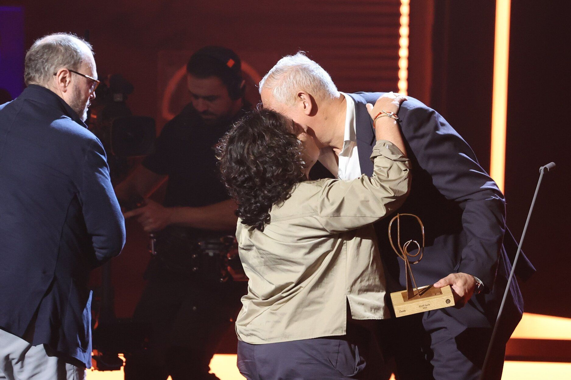 Asier Altuna y Telmo Esnal reciben el premio Zinemira