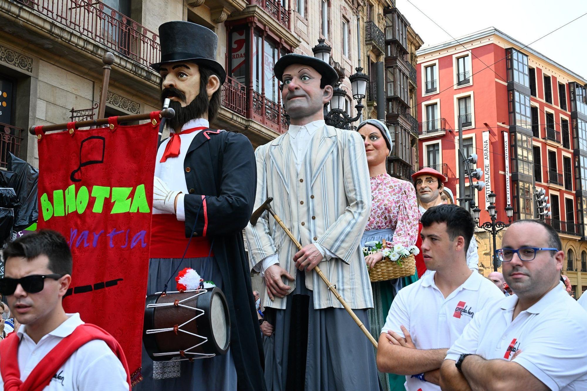 En imágenes: Los gigantes y cabezudos despiden Aste Nagusia a lo grande
