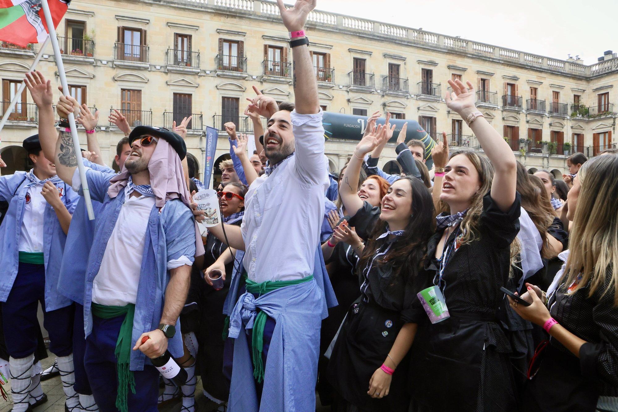En imágenes: Basatiak gana de nuevo la Carrera de Barricas