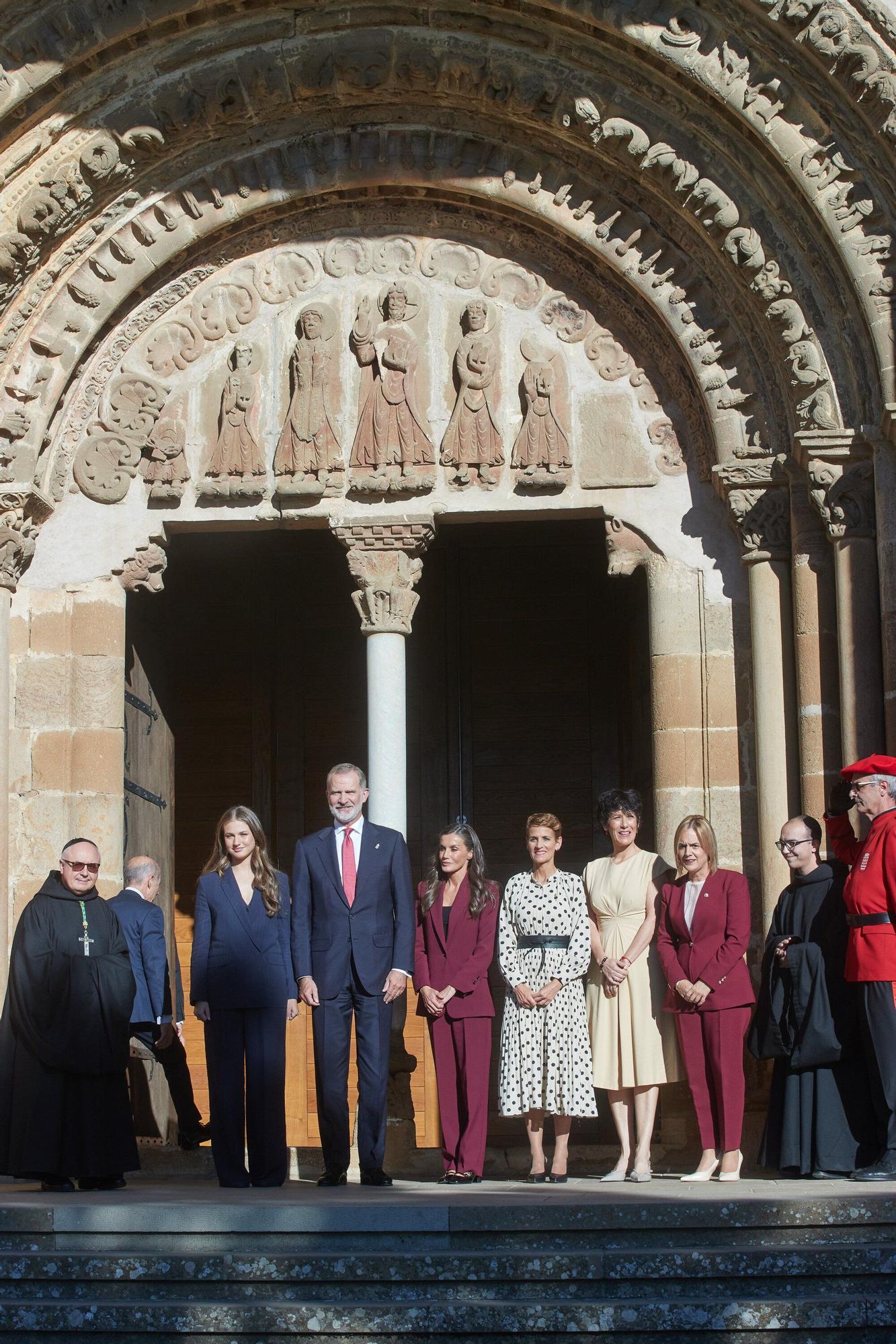 Visita de los Reyes y la princesa Leonor al monasterio de Leyre