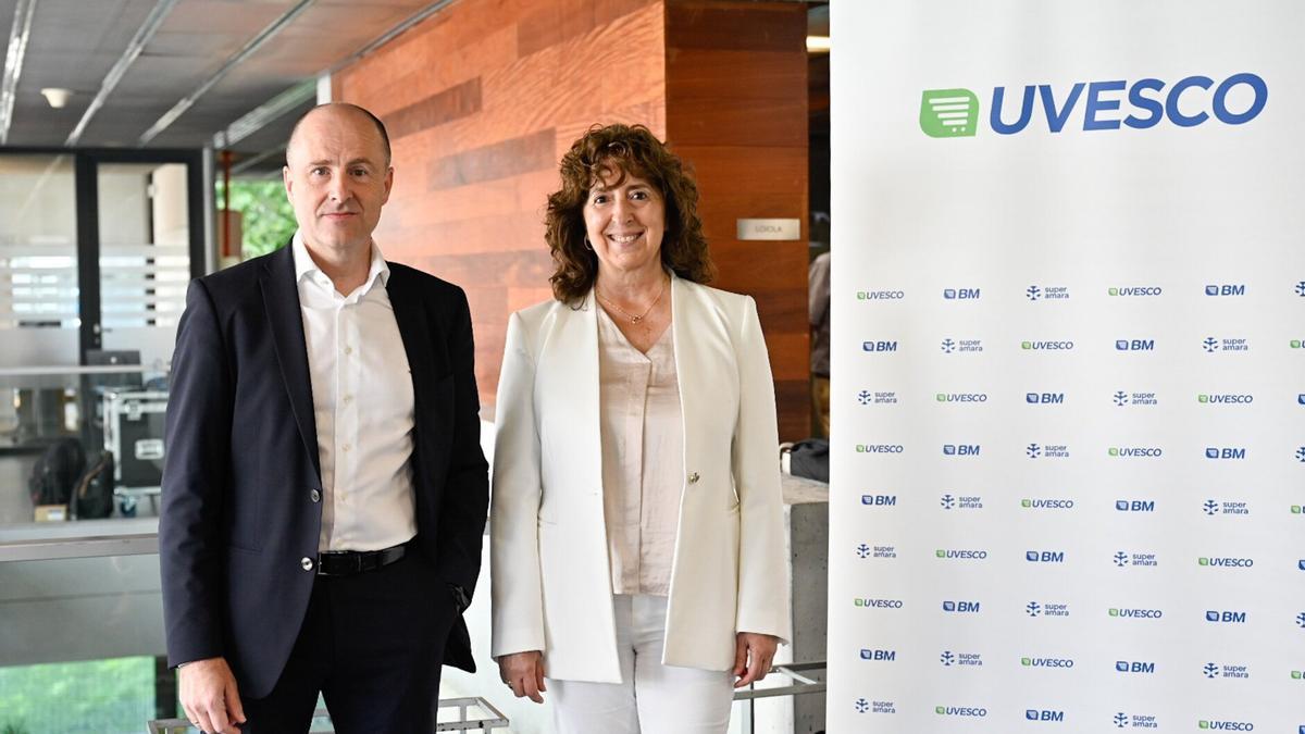 María José Aduriz y Ángel Jareño antes de la presentación de resultados del Grupo Uvesco. / Arnaitz Rubio