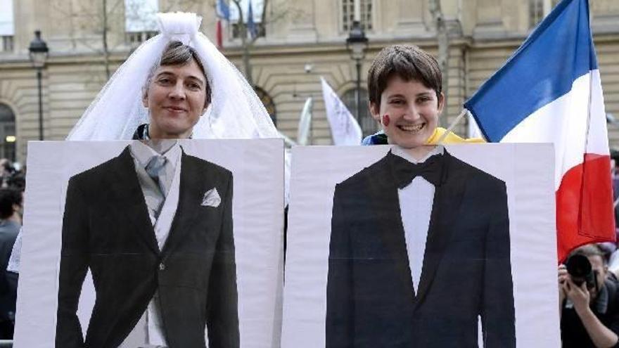 Francia castigará con cárcel las terapias para convertir a homosexuales