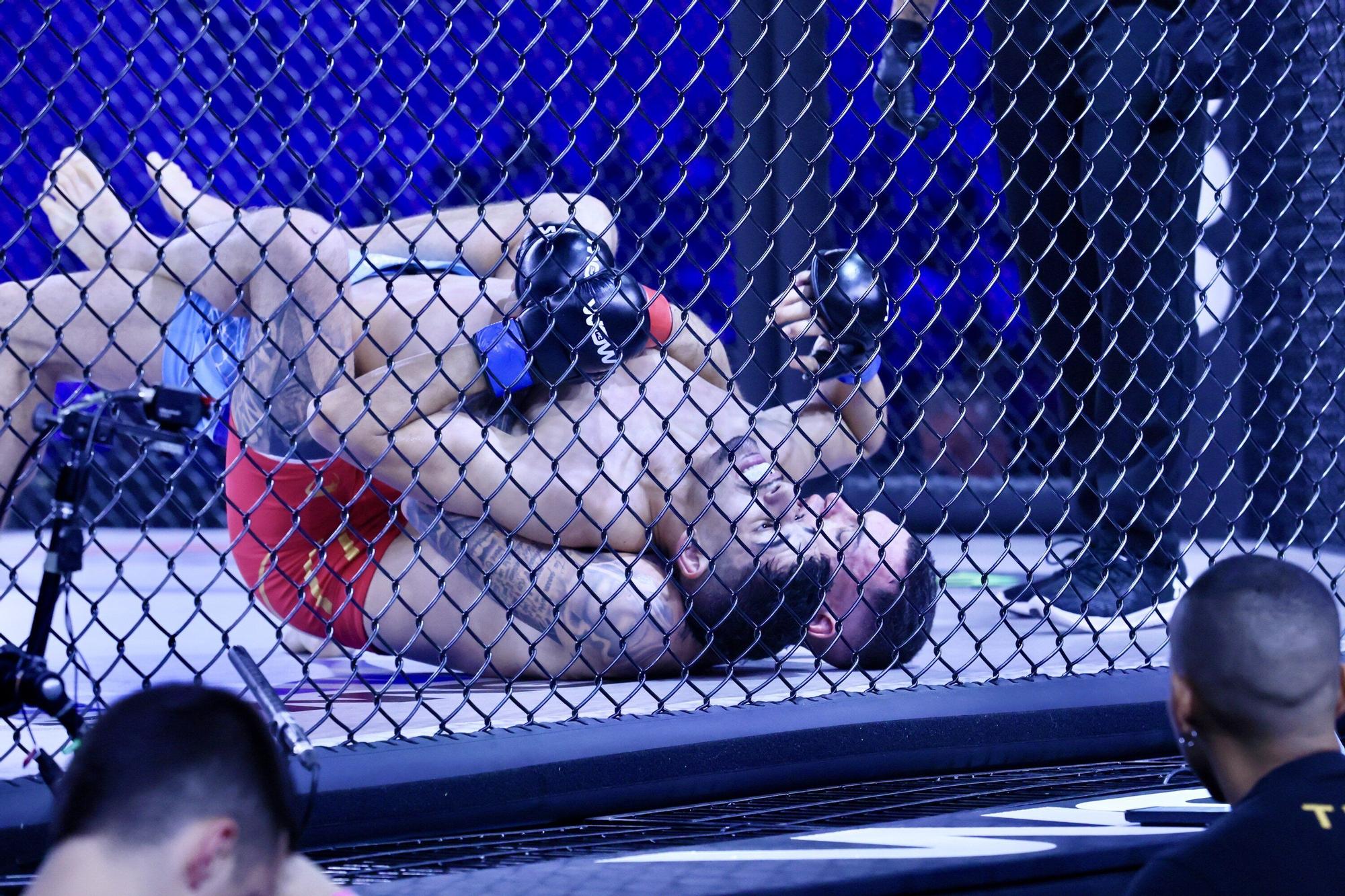 En imágenes: El Buesa se rinde al MMA con Topuria como estrella