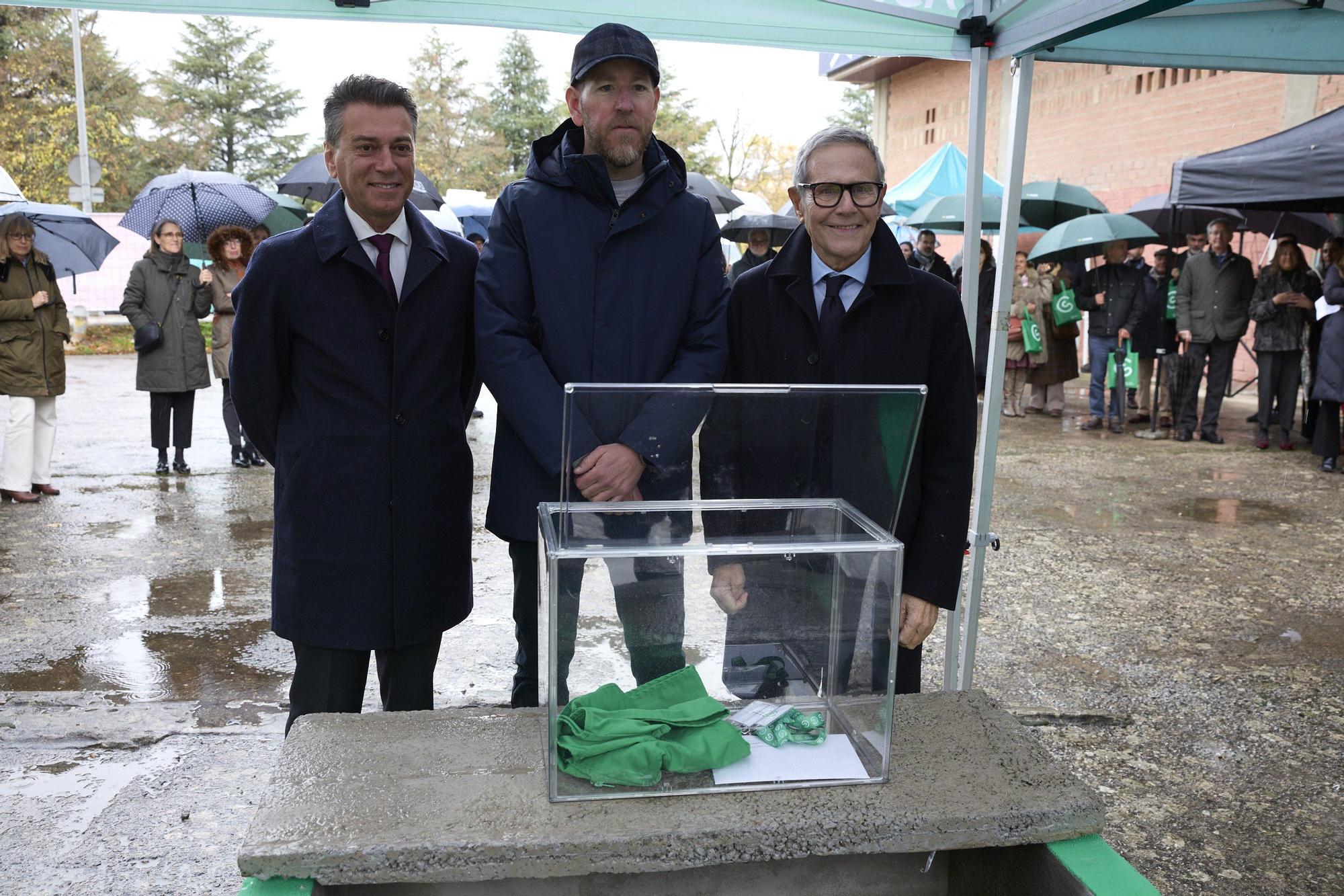 Colocación de la primera piedra del nuevo espacio abierto de la AECC 'La casa de la Vida'