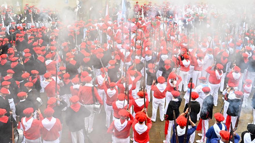 Fotos del Alarde tradicional 2025 por las calles de Hondarribia