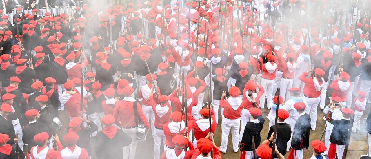 Fotos del Alarde tradicional 2025 por las calles de Hondarribia