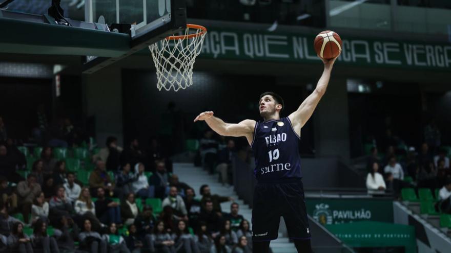 El Surne Bilbao da una lección de entereza pese a las bajas y sella el billete para cuartos