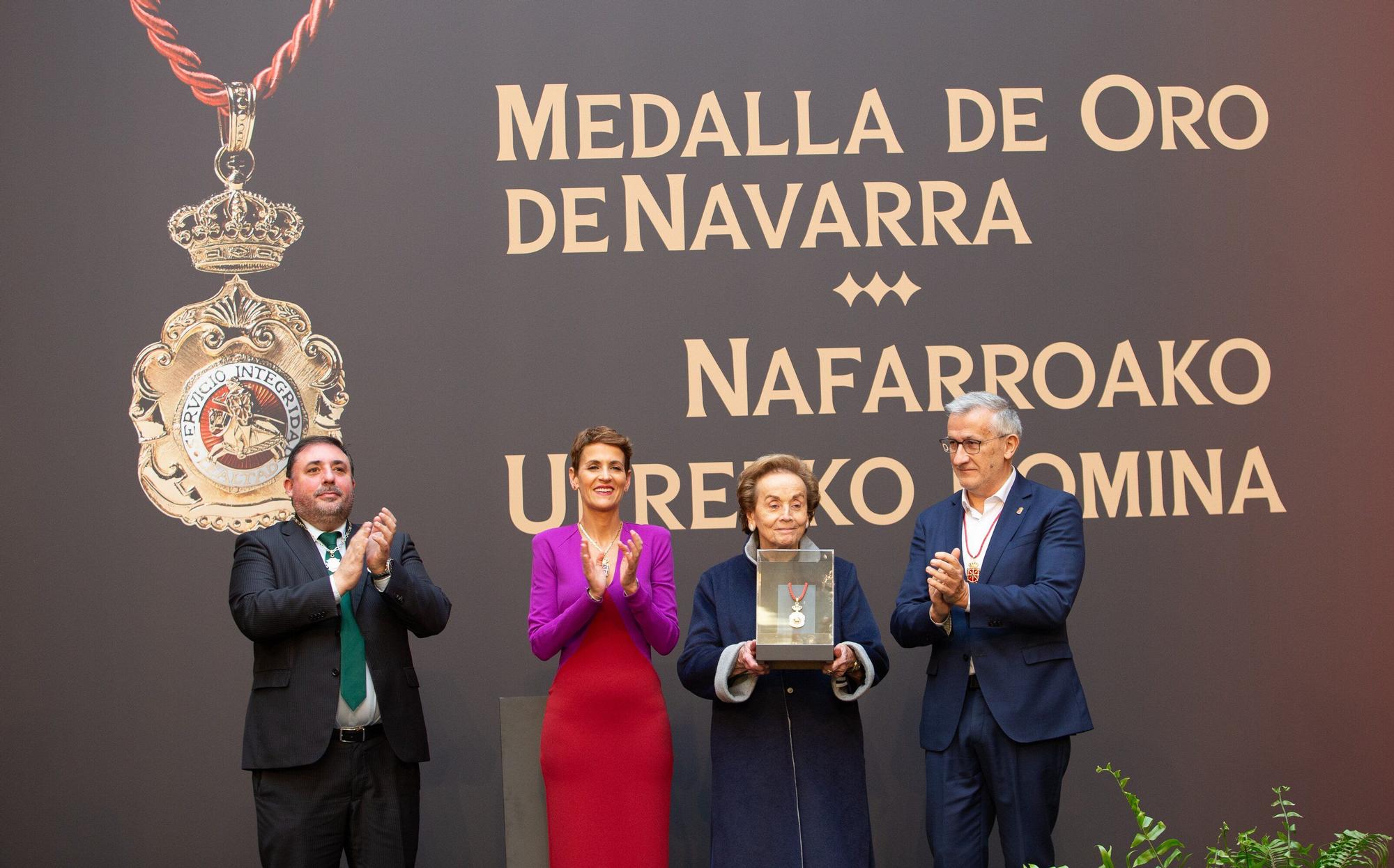 Fotos de la entrega de la Medalla de Oro de Navarra a Manuel Torres a título póstumo