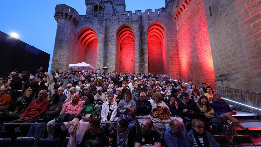 Arrancan 17 días de artes escénicas al cobijo del castillo en el Festival de Teatro de Olite