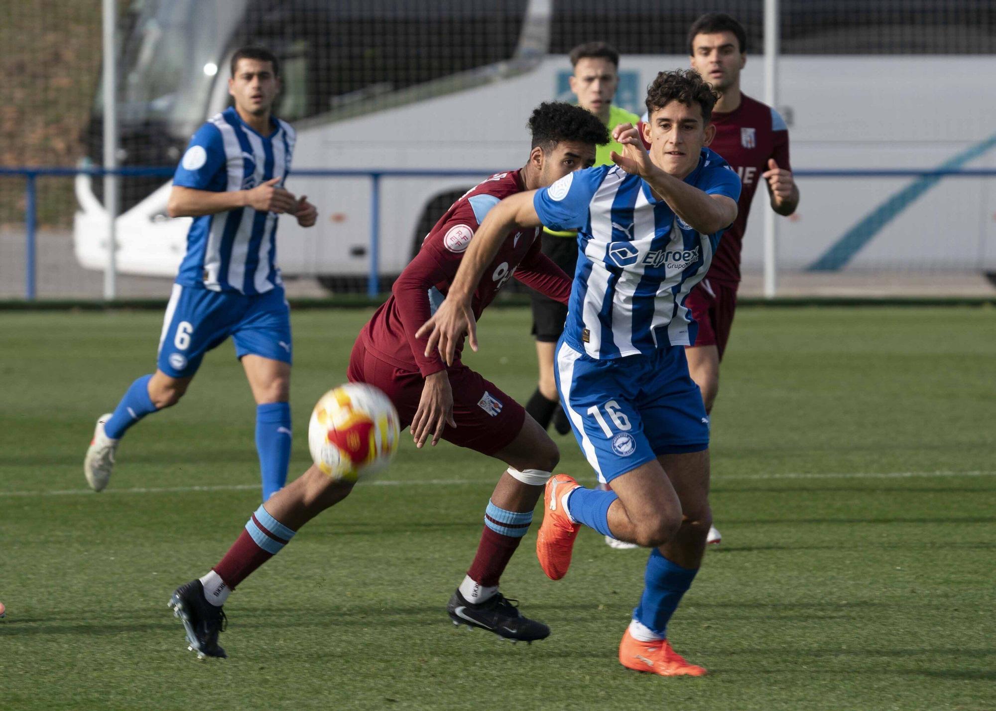 En imágenes: El 'Miniglorias' vence al Beasain en Ibaia