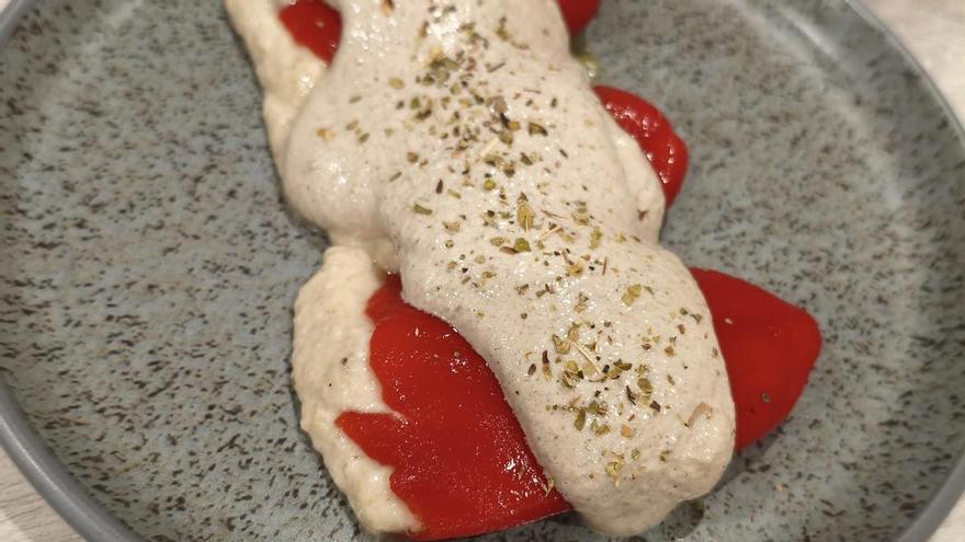Recetas con productos de temporada: pimientos rellenos de setas con salsa de hongos
