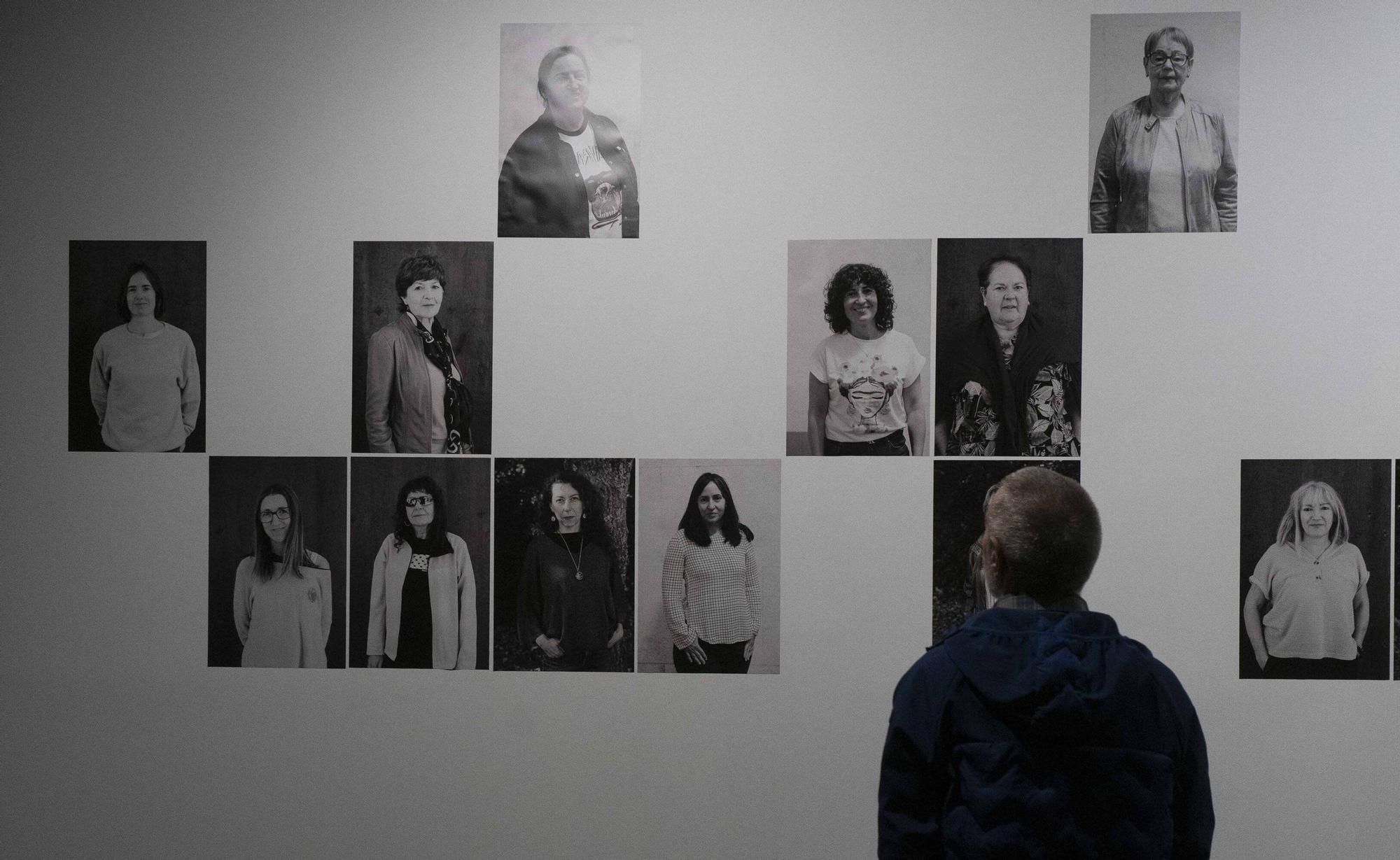 En imágenes: La exposición “Sobre la tierra, bajo la sombra/ Lur gainean, itzal azpian”