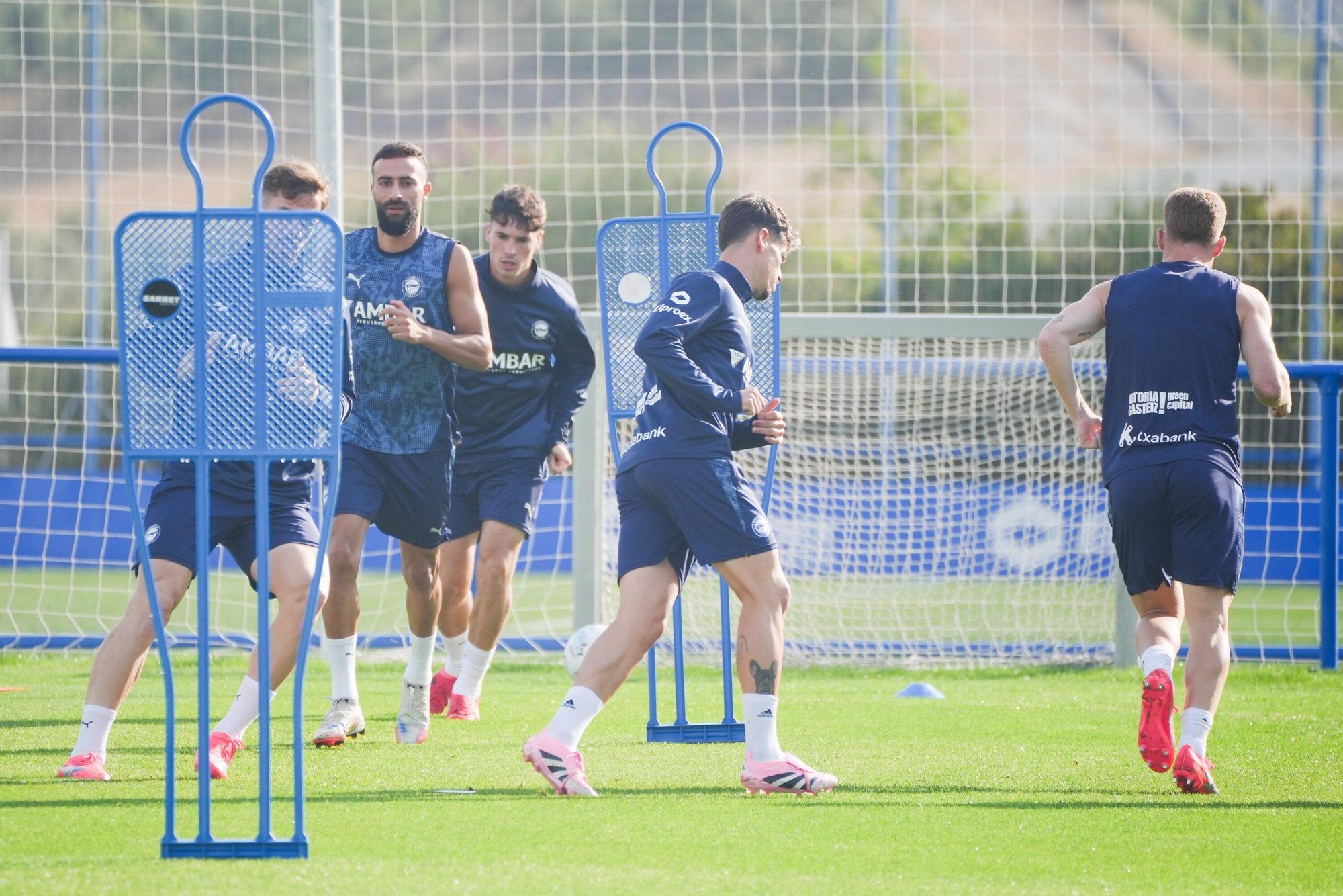 En imágenes: El Alavés se ejercita en Ibaia durante el parón de selecciones