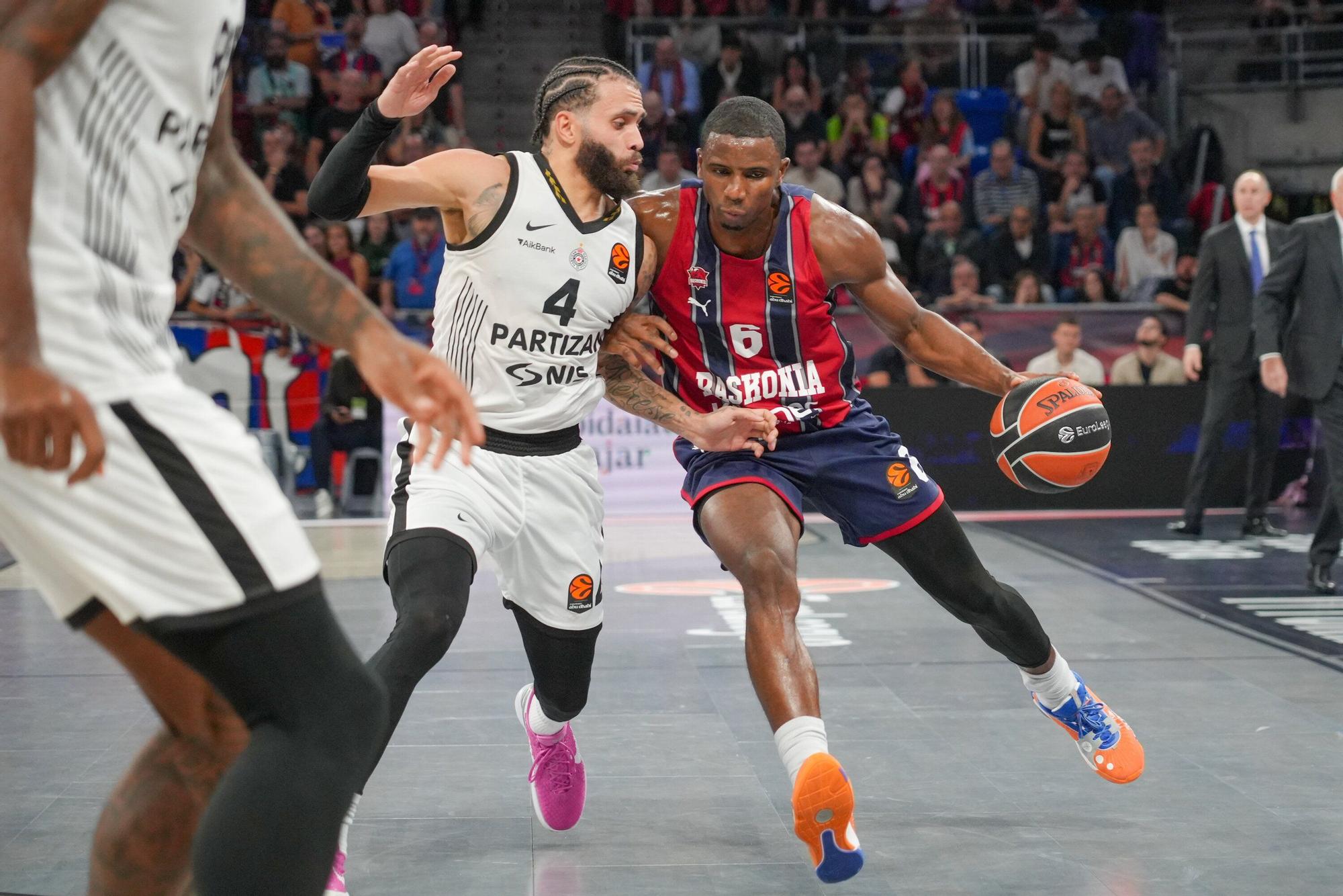 Todas las fotos del Baskonia-Partizan en el Buesa Arena