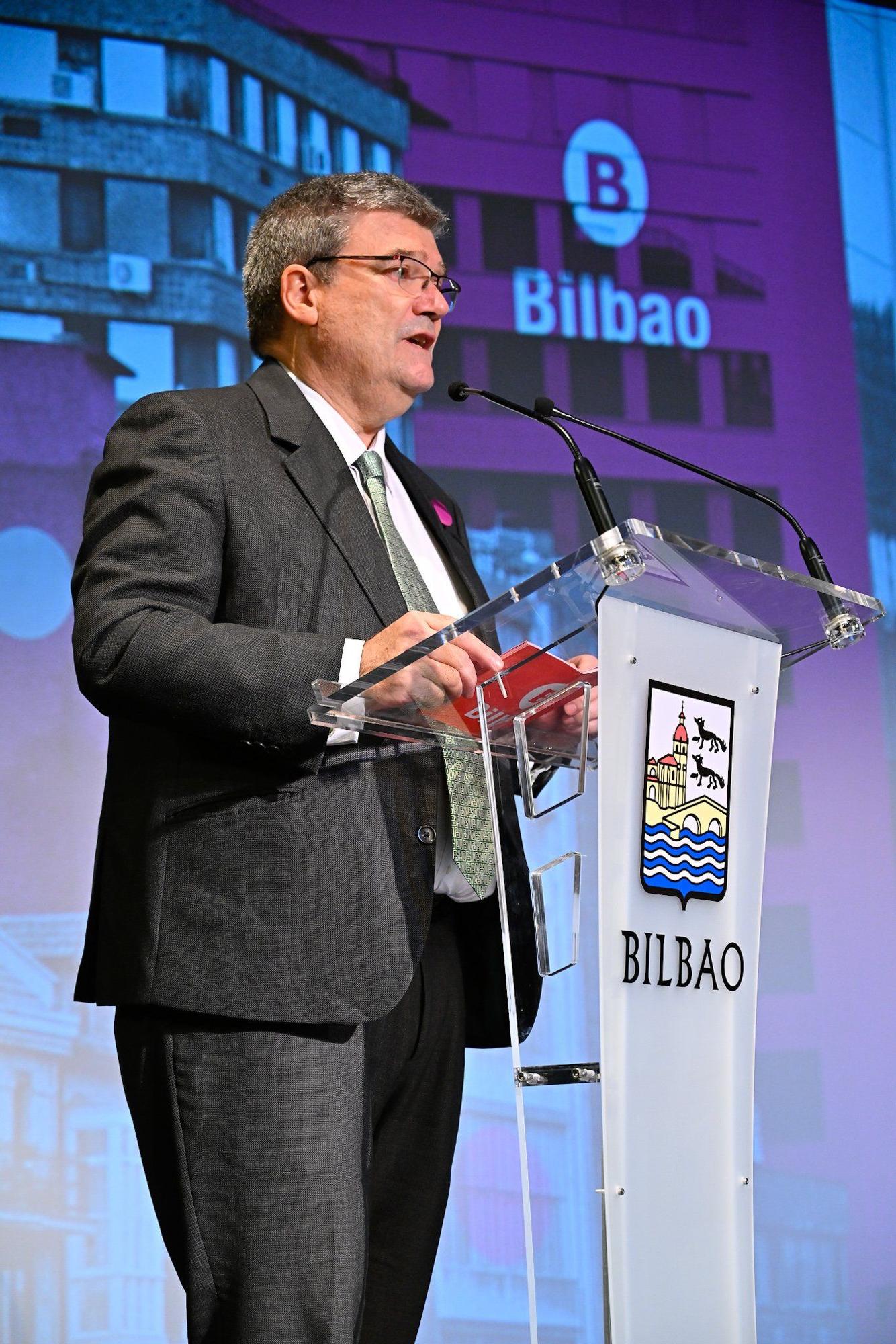 En imágenes: El Ayuntamiento de Bilbao conmemora el 25N con un acto simbólico en el Teatro Campos Elíseos