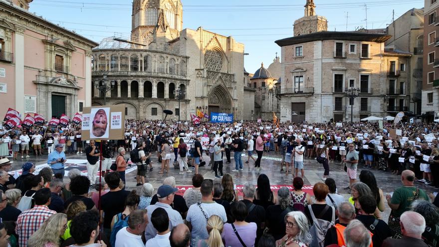 La protesta contra Mazón por la dana homenajea a las 228 víctimas: &quot;Detrás de los 10 meses hay 334 días de dolor&quot;