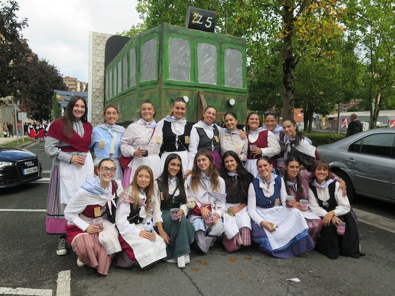 El desfile de la Euskal Jaia de Urretxu, en imágenes