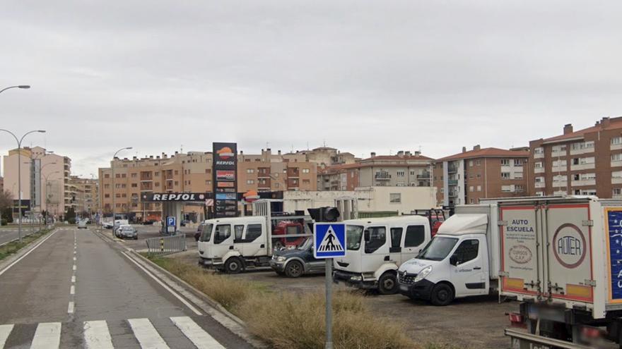 Investigan la muerte de un hombre atropellado por un camión en una gasolinera de Tudela