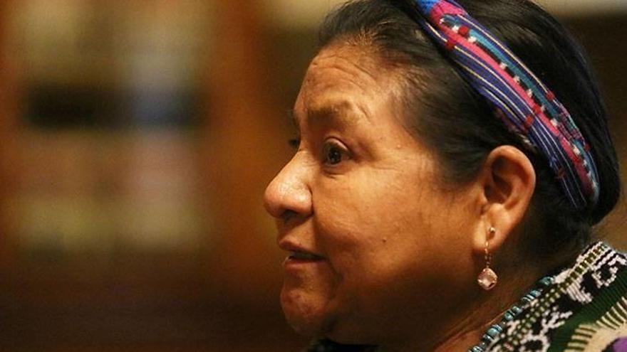 Rigoberta Menchú, líder indígena y Premio Nobel de la Paz.