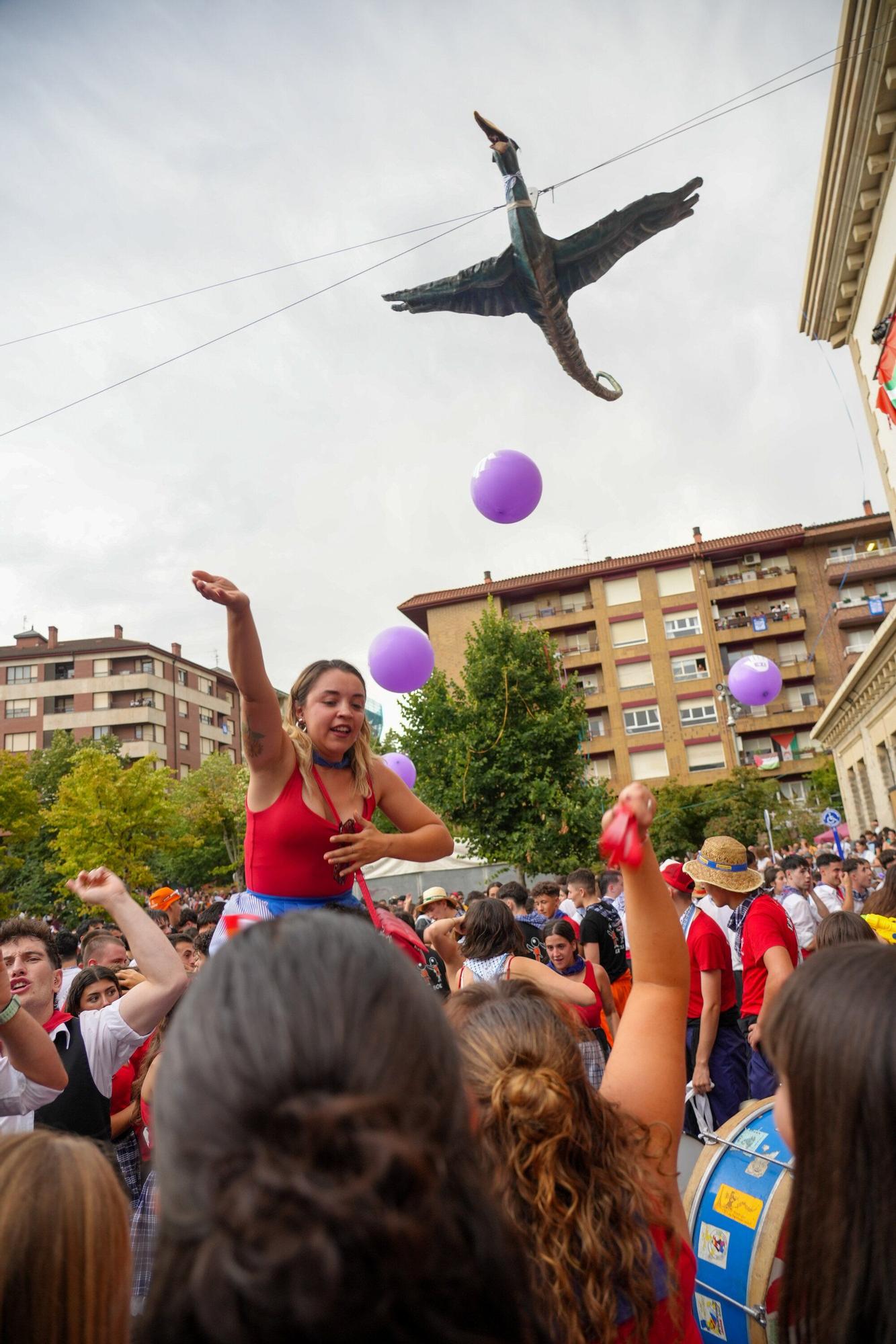 En imágenes: La bajada de Iguarrako enciende la fiesta en Amurrio