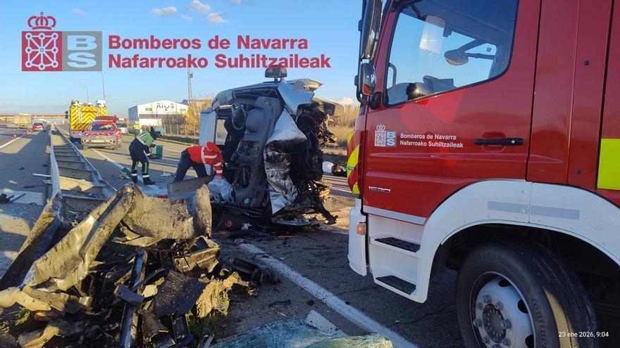 Vídeo del accidente de una furgoneta en la A-68 en Ribaforada