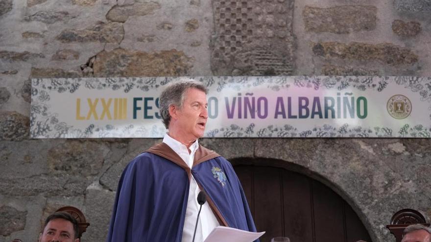 Feijóo invita a tomarse &quot;un albariño&quot; al que no entienda su frase de que &quot;las vacaciones están sobrevaloradas&quot;