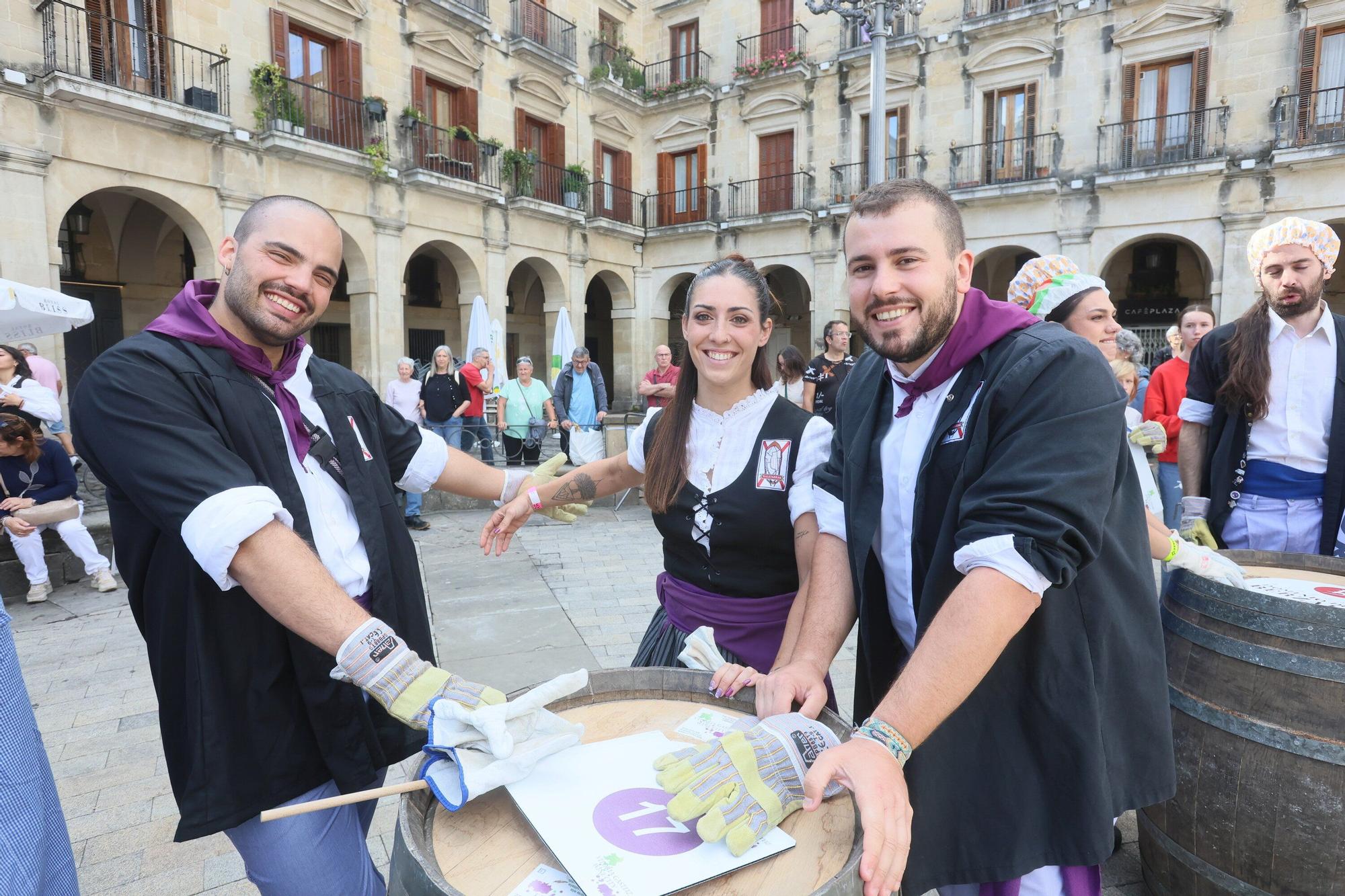 En imágenes: Basatiak gana de nuevo la Carrera de Barricas