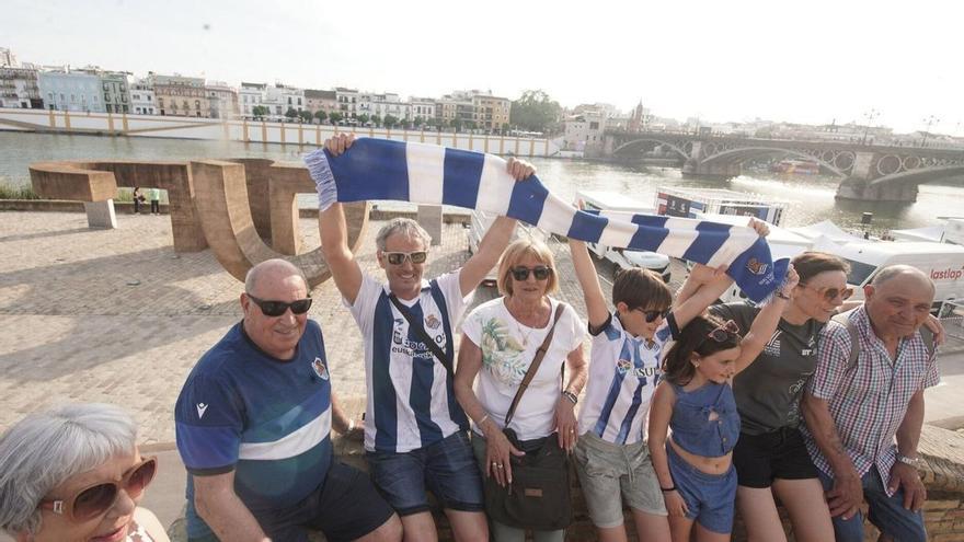 Por tierra, mar, aire y lo que haga falta: la afición de la Real Sociedad, rumbo a la final de Copa en Sevilla