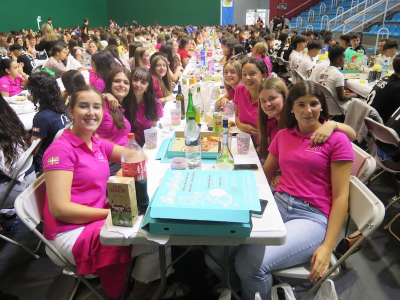 El Día de las Cuadrillas de fiestas de Urretxu, en imágenes