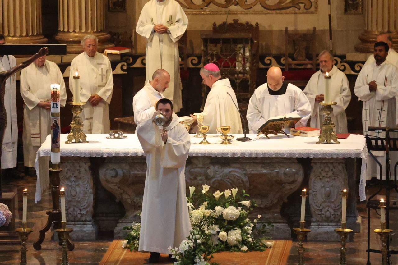 La misa de La Salve, en imágenes