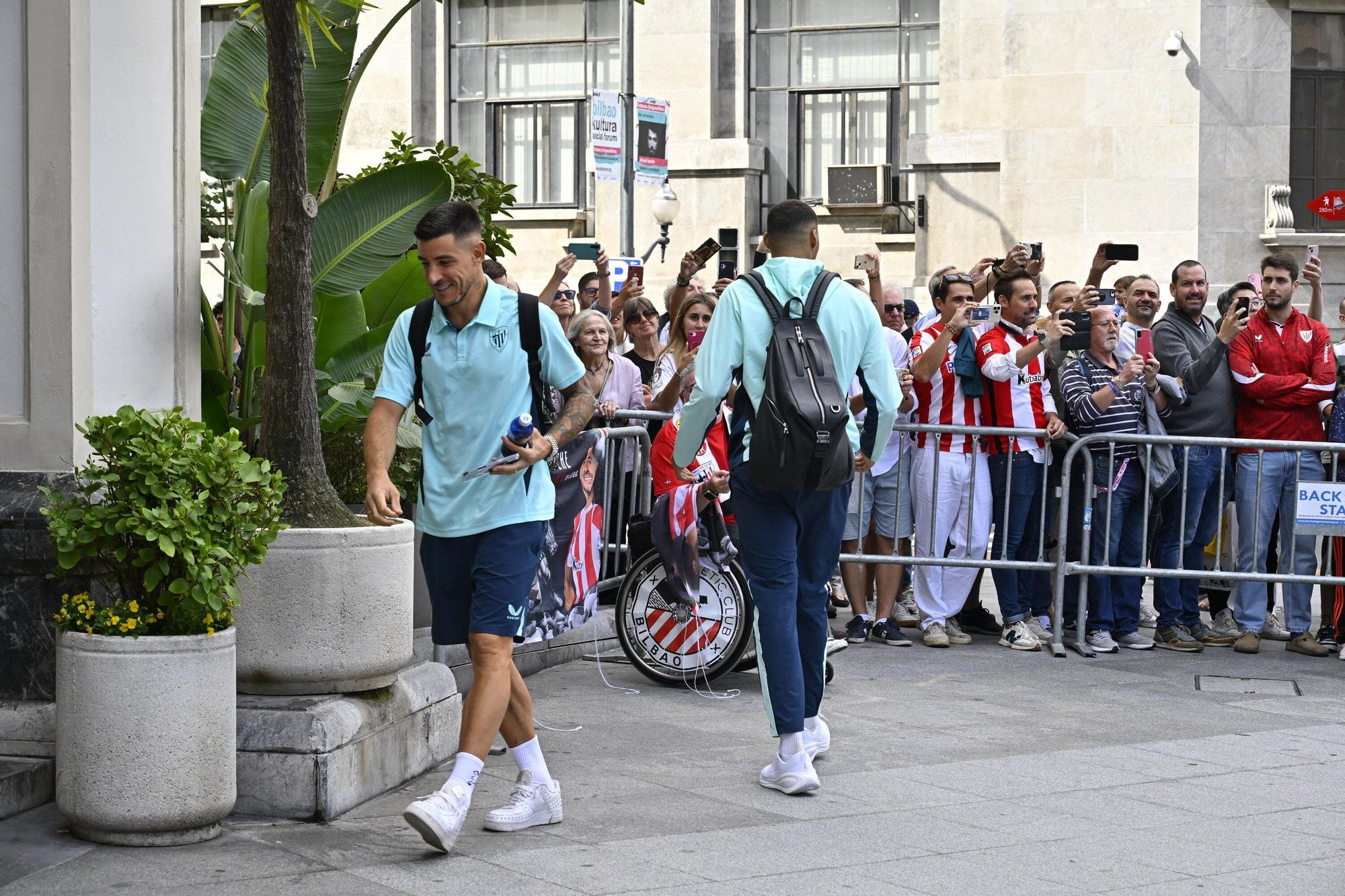 El Athletic llega al hotel Carlton
