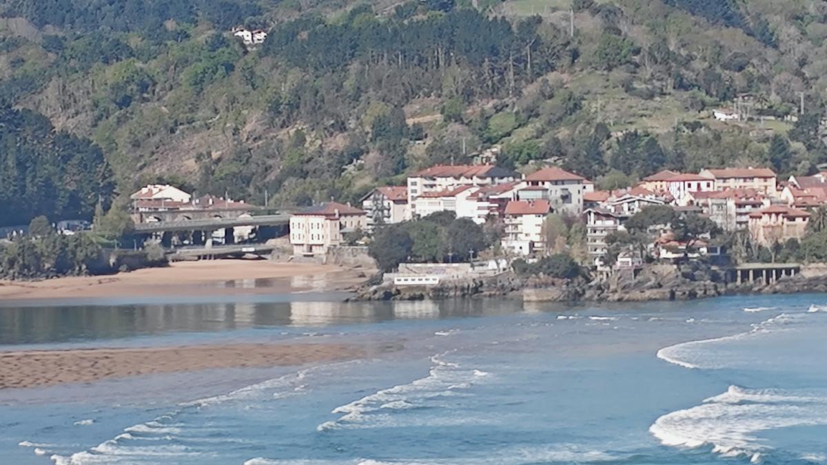 Encuentran el cadáver de un hombre con signos de violencia en su casa en  Mundaka
