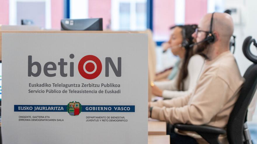 BetiON Euskadiko telelaguntza-zerbitzu publikoak harrera oso positiboa izaten jarraitzen du 81.000 erabiltzaile baino gehiagoren artean
