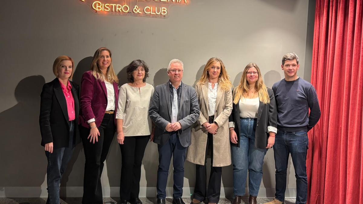 Los participantes en el acto celebrado ayer en el Victoria Eugenia