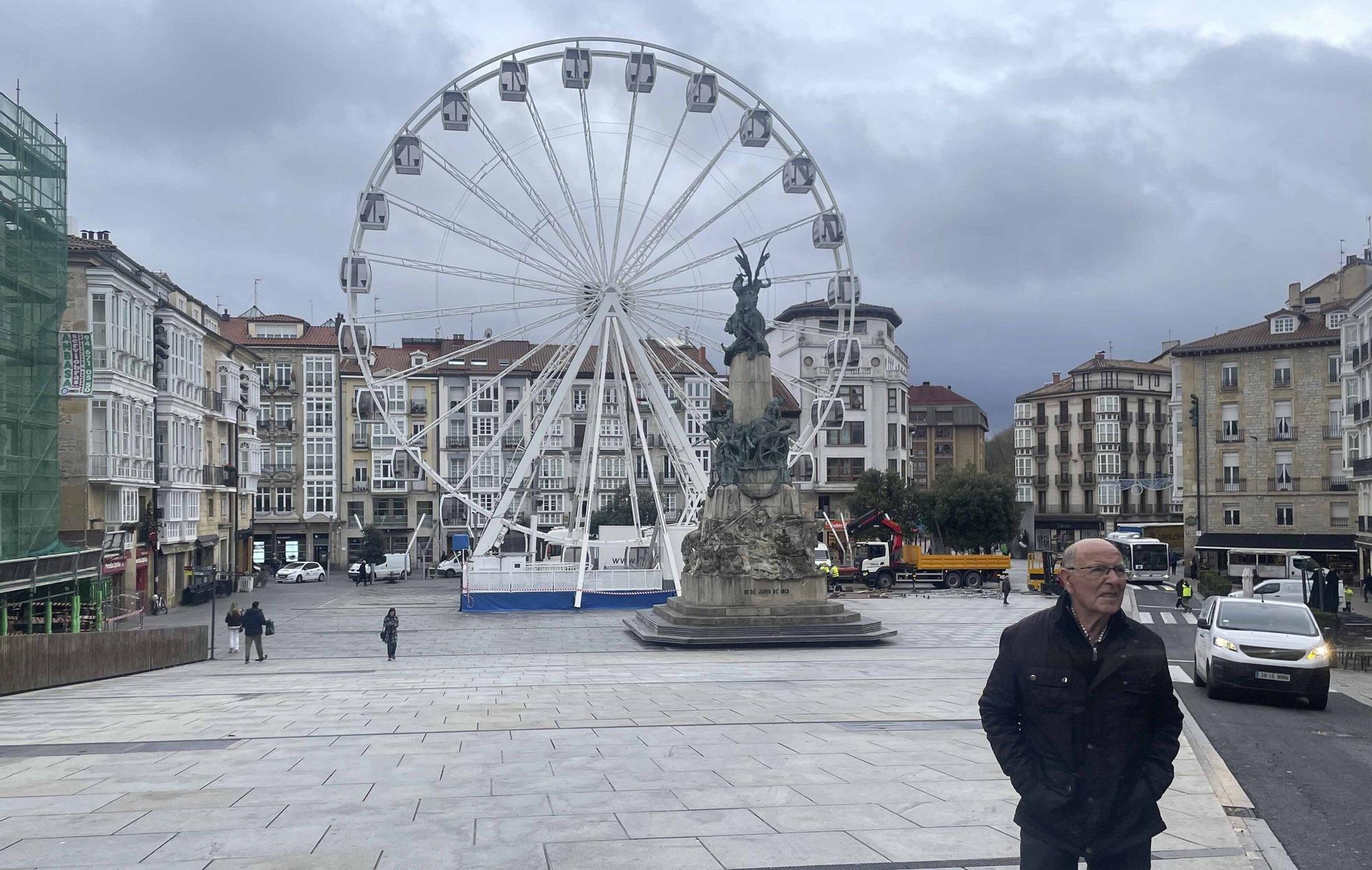 Una noria gigante en la plza de la Virgen Blanca es el principal reclamos navideño de este año en Vitoria