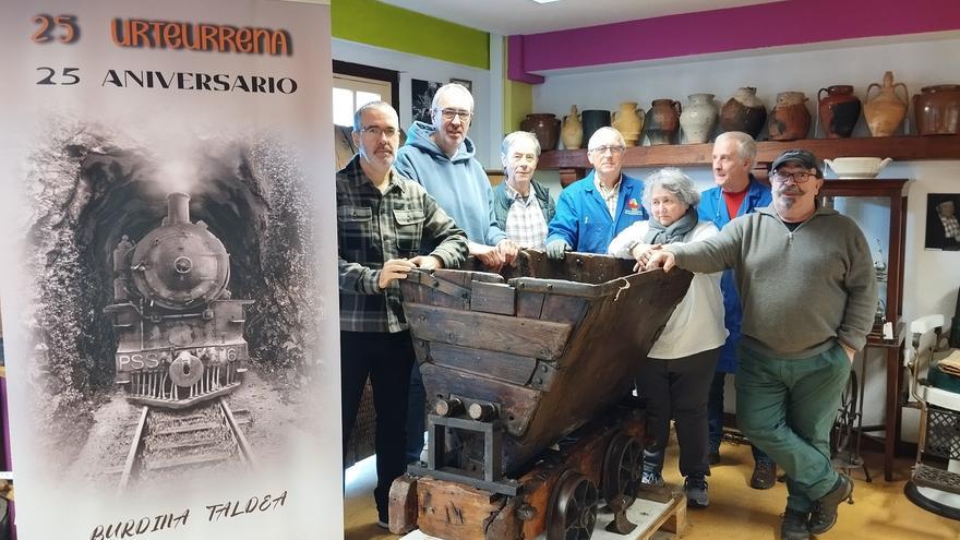 Burdina Taldea de Andoain recupera una vagoneta de madera del siglo XIX