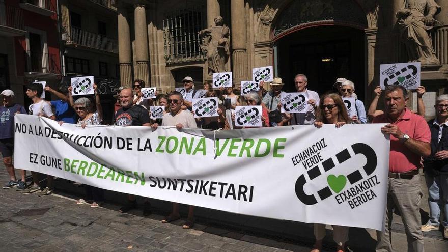Vecinos de Etxabakoitz Norte, contra un "proyecto desproporcionado, salpicado de urgencia y de incumplimientos"