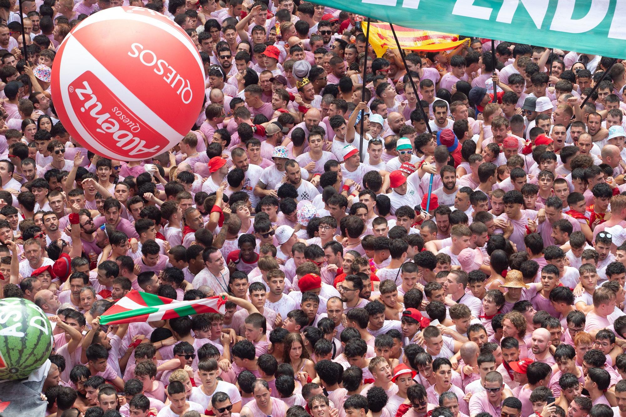 Fotos del  Chupinazo de San Fermín 2025 en Pamplona: ¡La fiesta más internacional se enciende con un grito solidario por Palestina!