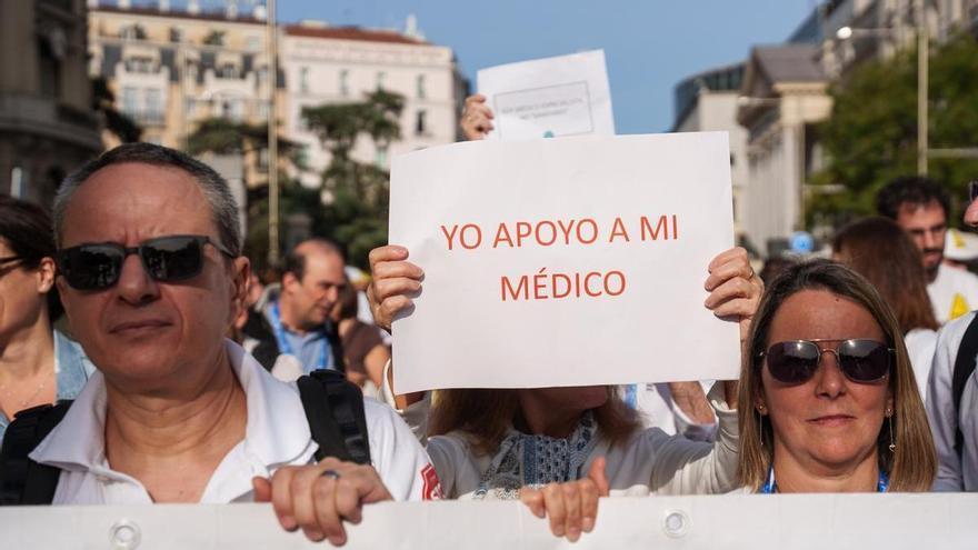 Los sindicatos médicos convocan cuatro días de huelga en el Estado por el borrador del Estatuto Marco