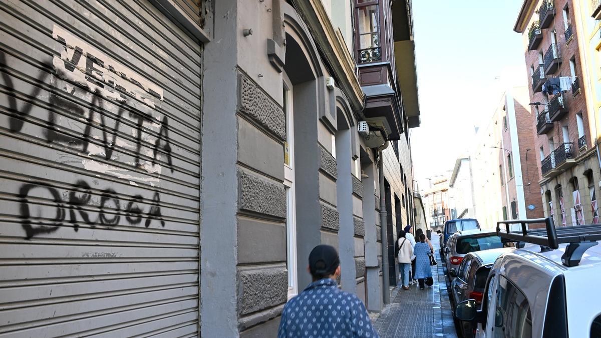 El local de la calle Gimnasio ha sufrido pintadas y ataques vandálicos