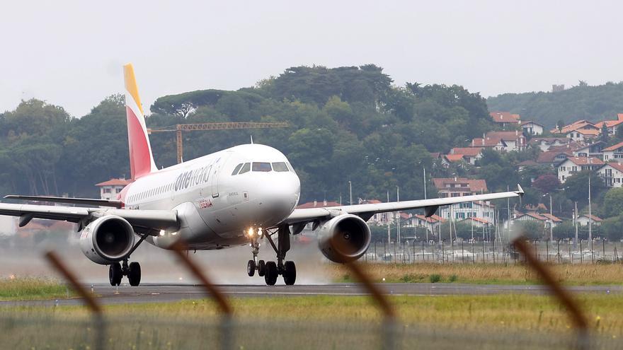 Más de 80 destinos a menos de dos horas de Navarra: así queda el mapa aéreo del verano 2026