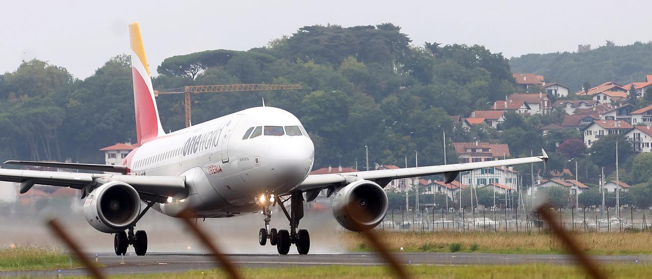 Más de 80 destinos a menos de dos horas de Navarra: así queda el mapa aéreo del verano 2026