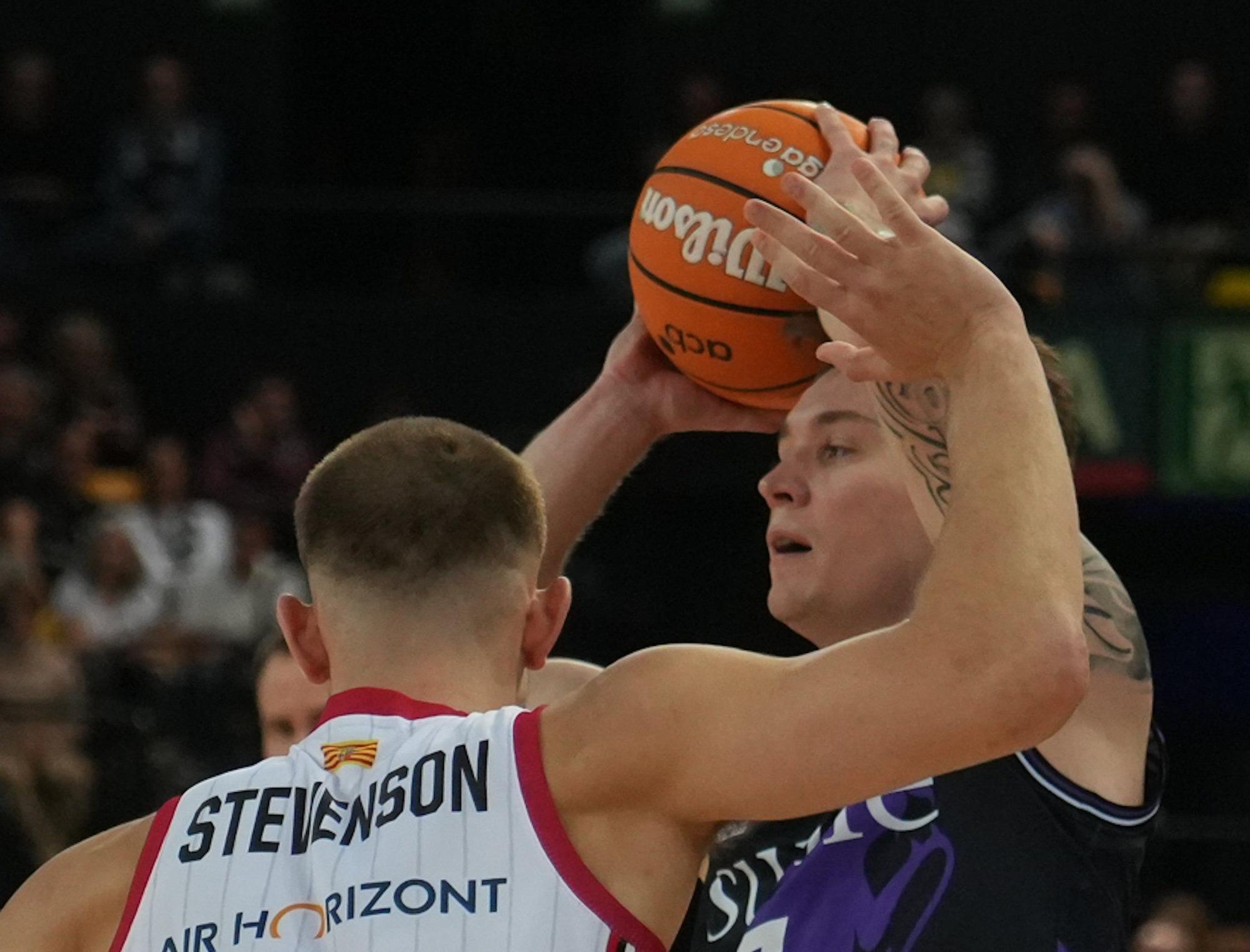 En imágenes: el Surne Bilbao Basket arrolla sin piedad al Zaragoza