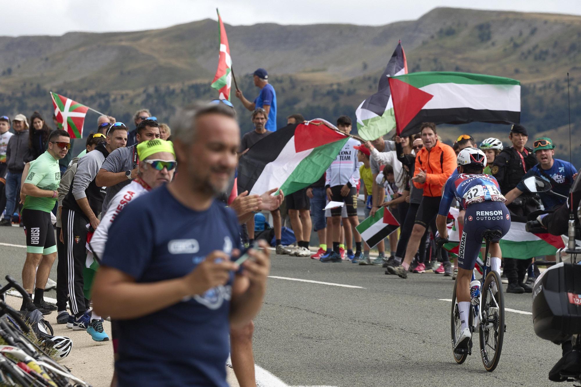 Fotos de la etapa navarra de La Vuelta 25 entre Sendaviva y Larra - Belagua