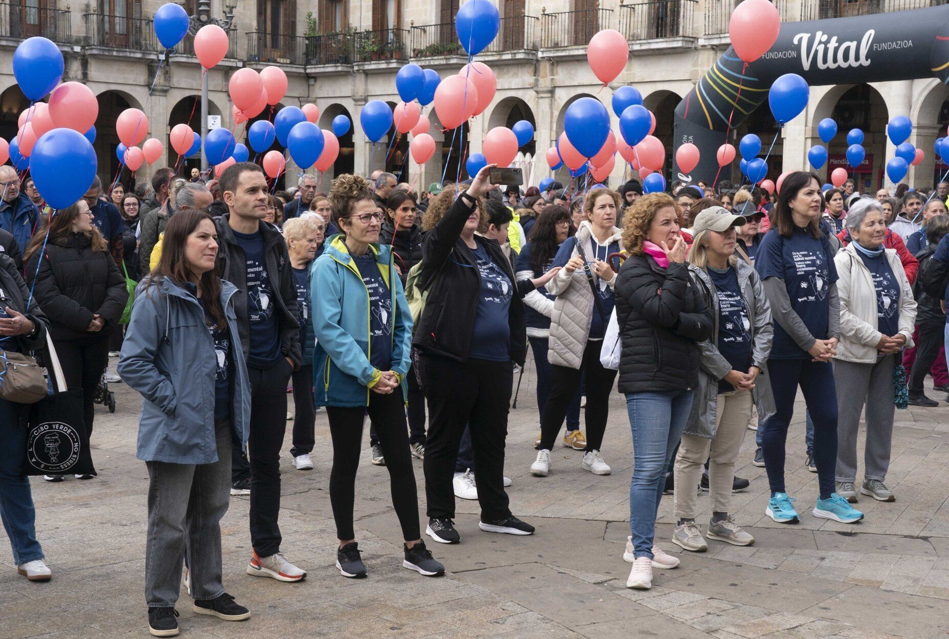 En imágenes: Así ha sido la VI Caminata Solidaria de Asafes en Vitoria por la salud mental